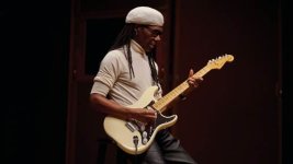 Une image contenant instrument de musique, personne, concert, habits Le contenu généré par l'IA peut être incorrect. Une image contenant instrument de musique, personne, concert, habits Le contenu généré par l'IA peut être incorrect.